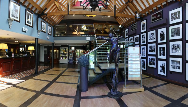 Recepción - Old Thorns Golf Resort and Spa Hampshire by Accor