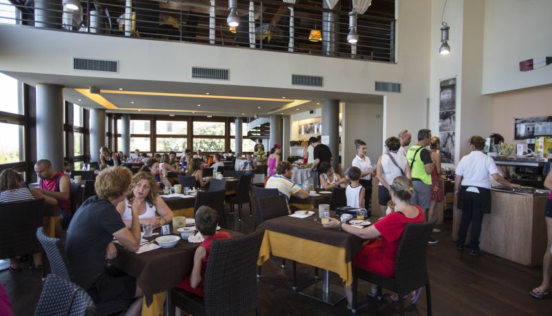 Restaurant - Canado Club Hotel & Residence
