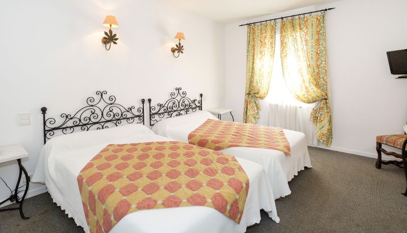 Chambre triple - Hotel Du Midi Logis