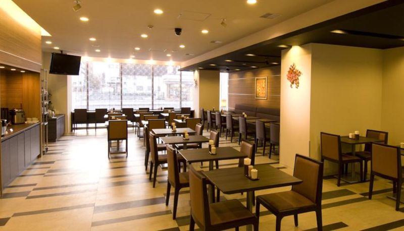 Sala de desayunos dentro del restaurante - Dormy Inn Asahikawa