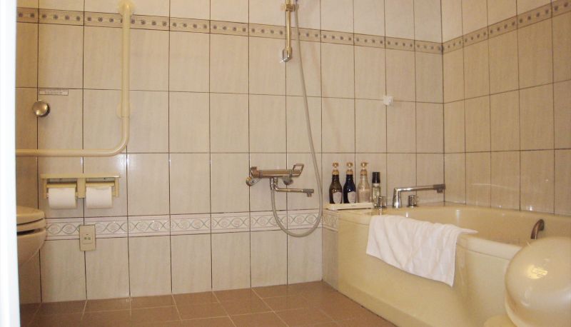 Bagno - Hotel Azat Naha Kokusaidori (in Front of Asato Staion)