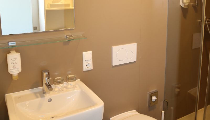 Bathroom - mk | bed & breakfast stuttgart