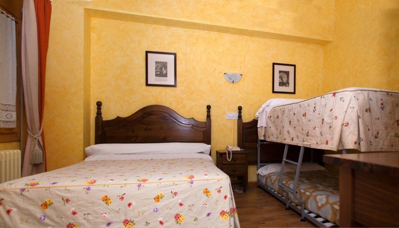 Tripla - OYO Rio Ara Hostal