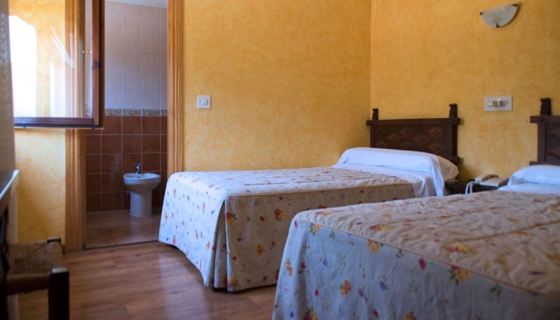 Tripla - OYO Rio Ara Hostal