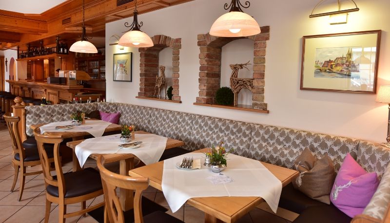 Restaurant - Held
