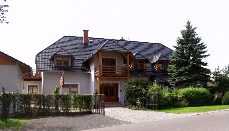 Zona exterior del hotel - Bavaria Pension