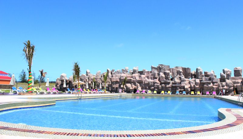 Piscina - Golden Peacock Resort Hotel