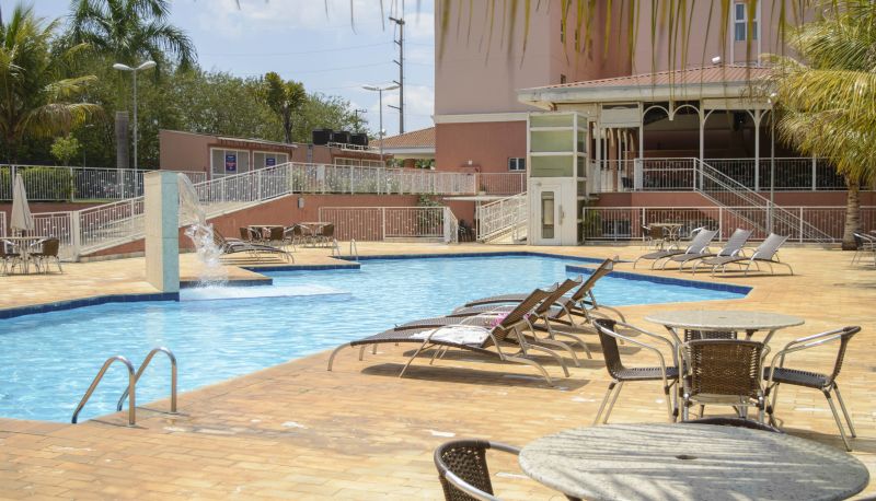 Piscine - The Hill Executive