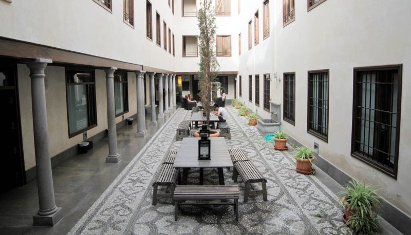 Hotel outdoor area - Granada Inn Apartments