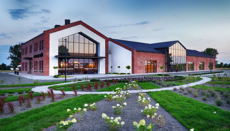 Buitenruimte van het hotel - Szaffran Hotel & Reastauracja