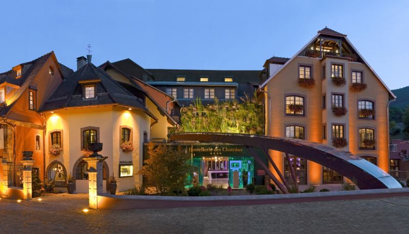 Area esterna dell'hotel - Hostellerie des Chateaux & Spa