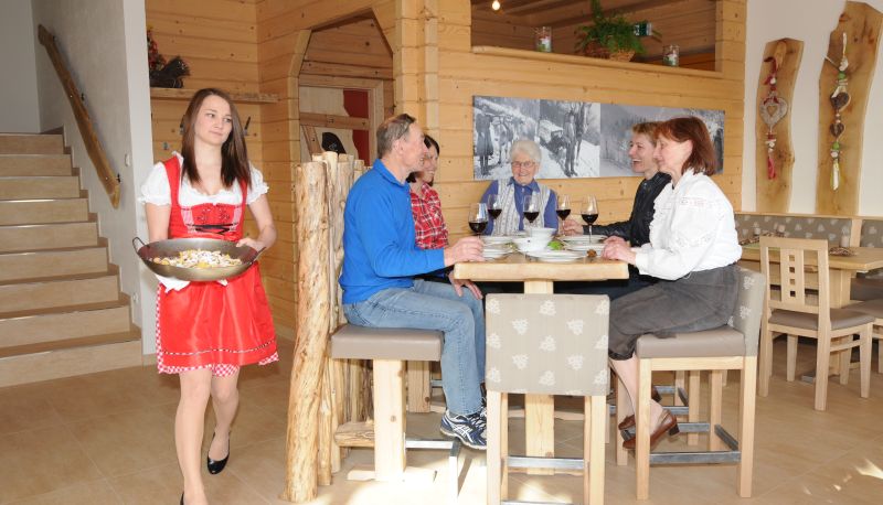 Sala de desayunos dentro del restaurante - Höhenstein Stube