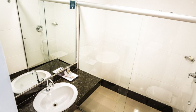 Badezimmer - San Diego Suites Governador Valadares