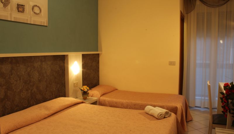 Dreibettzimmer - Senyor Hotel