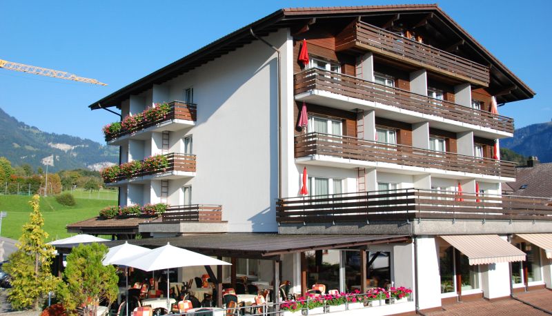 Buitenruimte van het hotel - Brienz