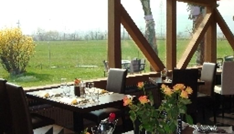 レストラン内の朝食ルーム - Relais l'Aérodrome