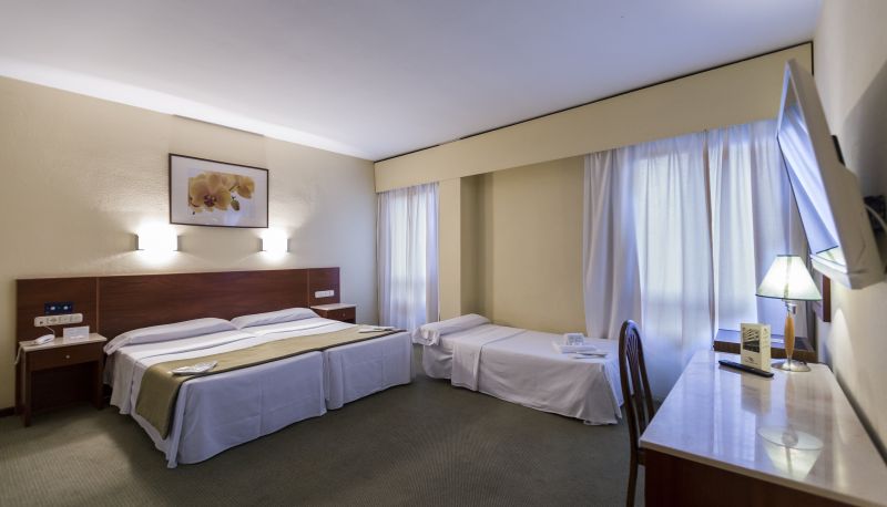 Triple room - HOTEL MACIA SEVILLA KUBB