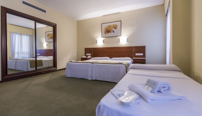 Triple room - HOTEL MACIA SEVILLA KUBB
