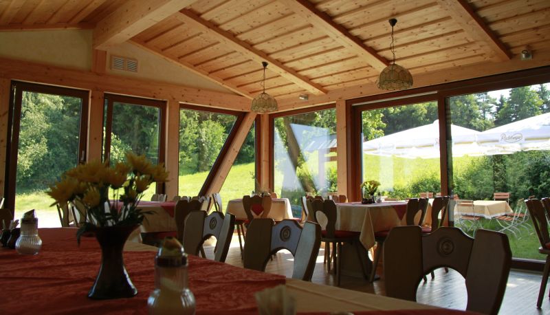 Ontbijtzaal in het restaurant - Gasthaus und Hotel Rote Schenke