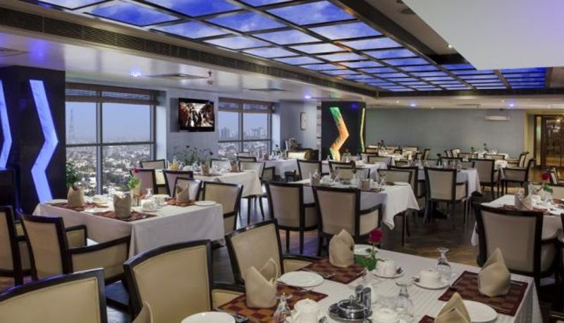 Sala prima colazione all'interno del ristorante - Mastiff Grand Regal Resort Arrah by OTHPL