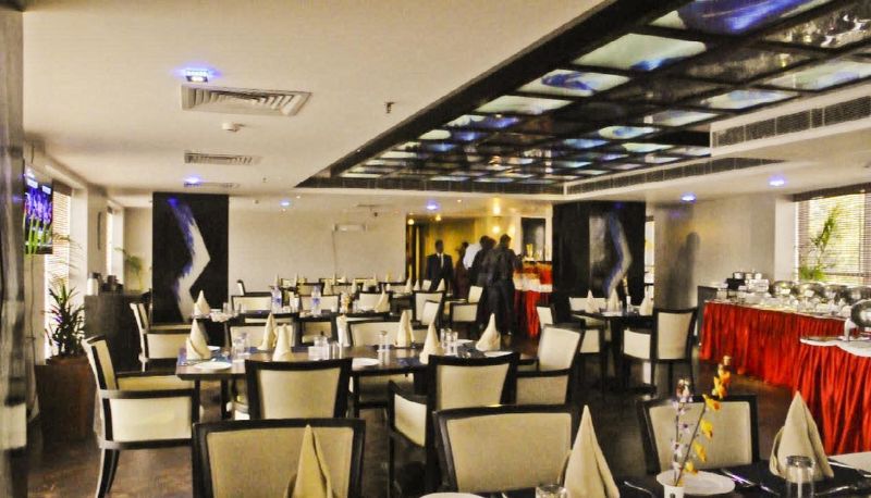 Frühstücksraum innerhalb des Restaurants - Mastiff Grand Regal Resort Arrah by OTHPL