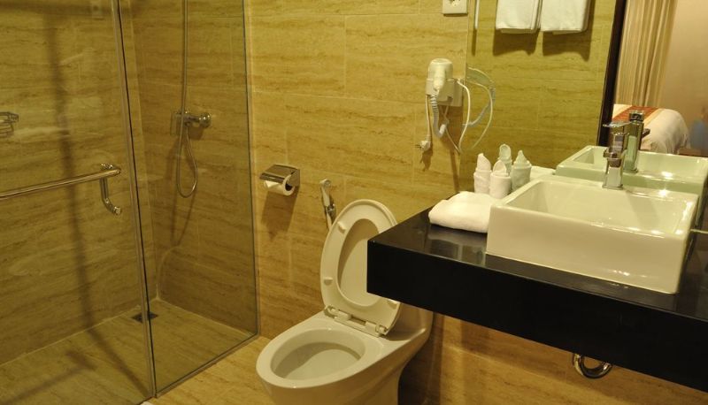 Cuarto de baño - Hermes Palace Hotel Medan - Managed by Bencoolen