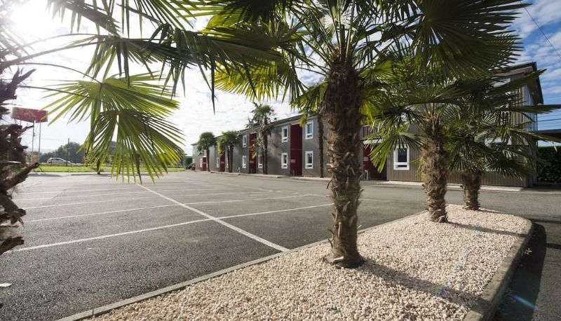 Info - BRIT HOTEL ESSENTIEL PAU LESCAR