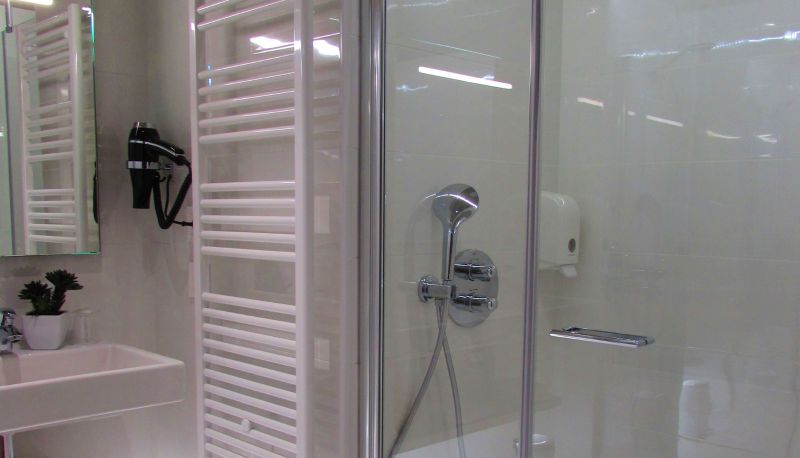 Bagno - Brit Hotel St Brieuc Plérin