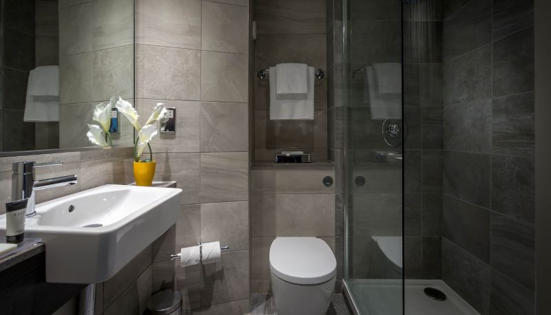 Bathroom - Maldron Hotel Pearse Street