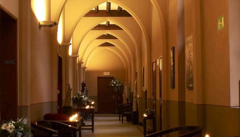 Información - Monasterium Poortackere