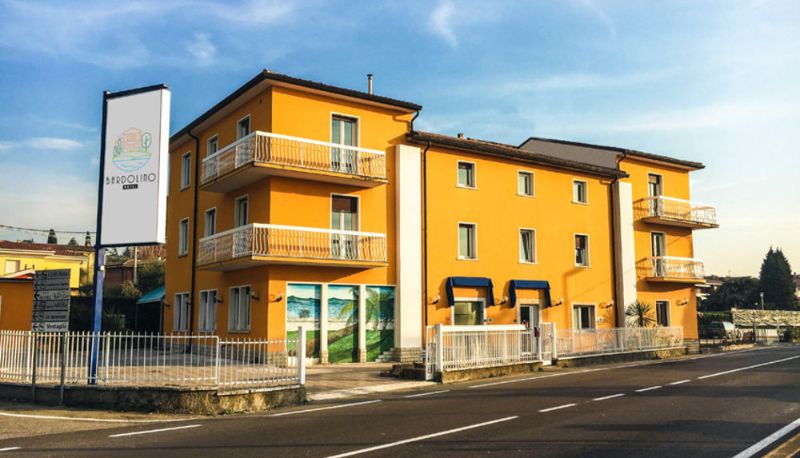 Zewnętrzna część hotelu - Bardolino