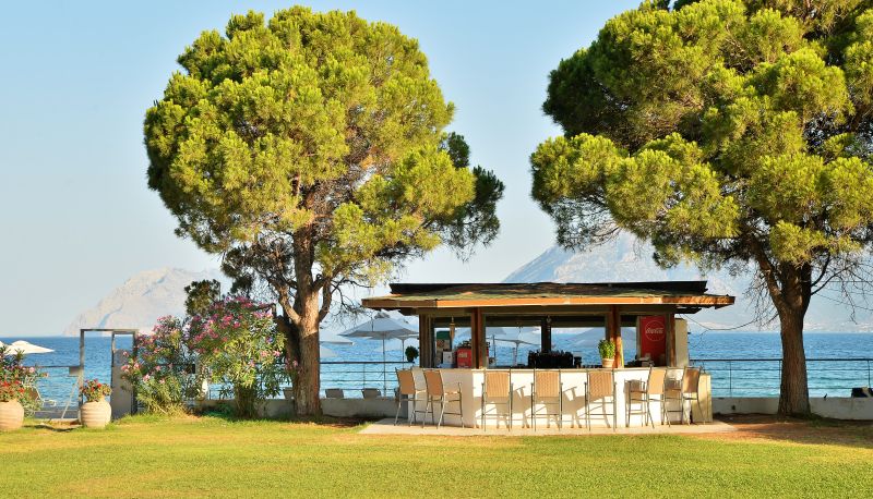 Bar - Achaia Beach Hotel
