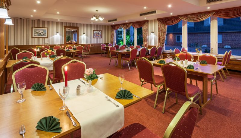 Salle de petit-déjeuner dans le restaurant - Zur Linde Landhotel