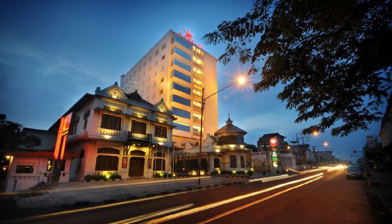 Zewnętrzna część hotelu - Gino Feruci Kebon Jati