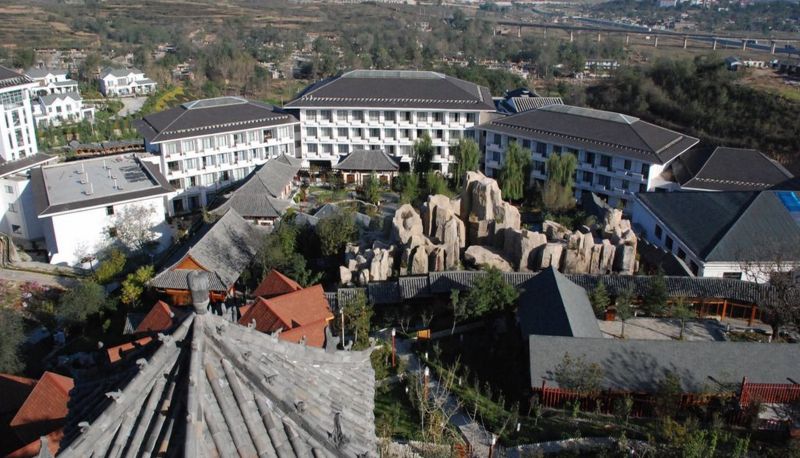 Area esterna dell'hotel - Bai Lu Hot Spring Resort