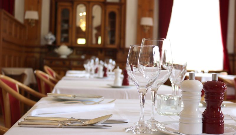Frühstücksraum innerhalb des Restaurants - Hotel Schweizerhof