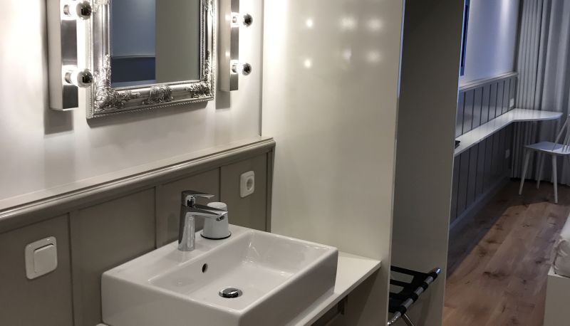 Salle de bain - Der kleine Hans GARDELS basics - enjoy the difference