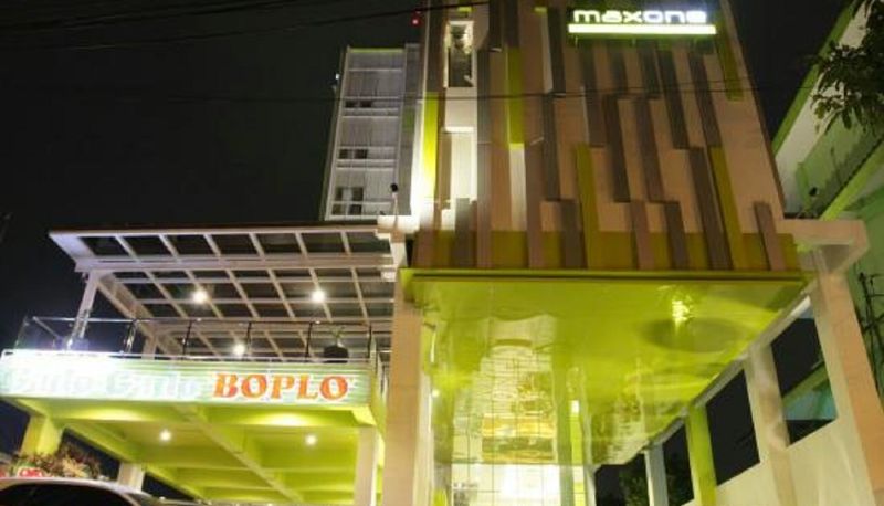 Hotel outdoor area - MaxOneHotels Kramat