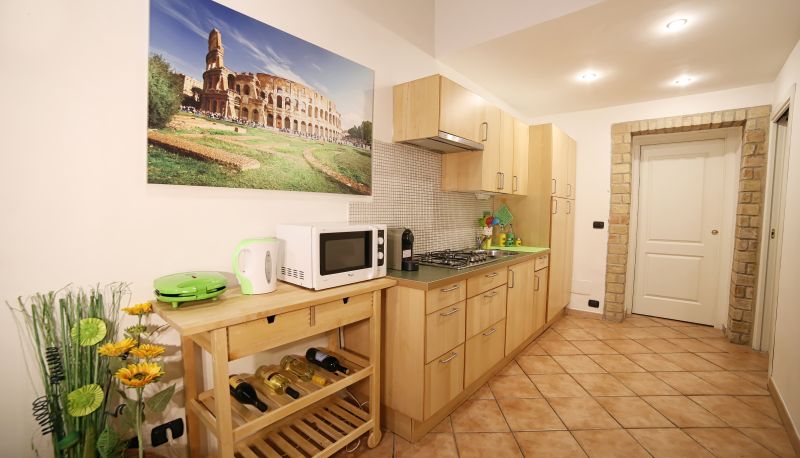 Kuchnia w pokoju - Coliseum Rome Apartments