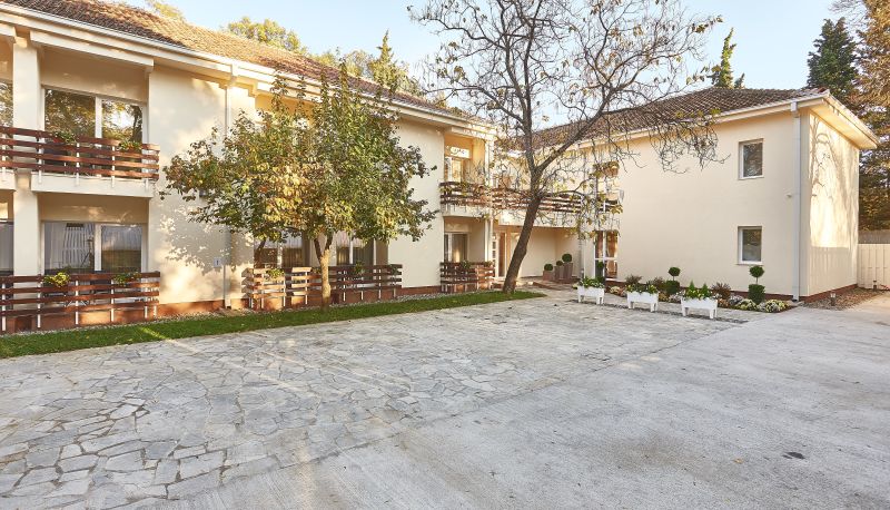 Zewnętrzna część hotelu - Bozur
