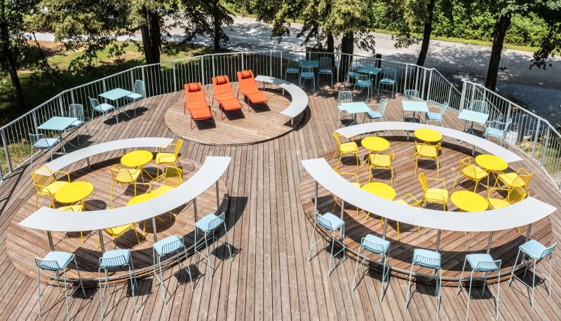 Terraza - Airbase Hotel