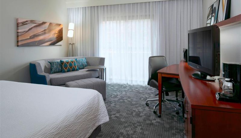 Zimmer - Courtyard by Marriott Kansas City Airport