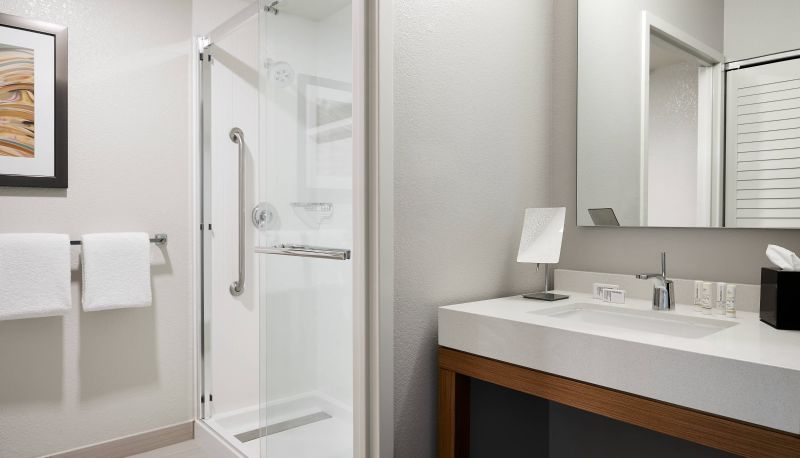 Room - Courtyard by Marriott Milwaukee Downtown