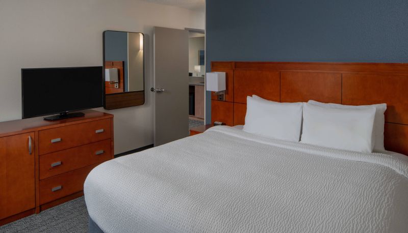 Suite - Courtyard by Marriott New Orleans Covington Mandeville