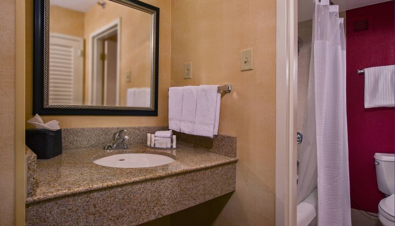 Zimmer - Courtyard by Marriott Richmond West
