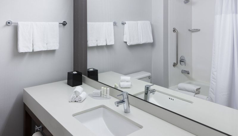Room - Courtyard by Marriott Alexandria Old Town Southwest