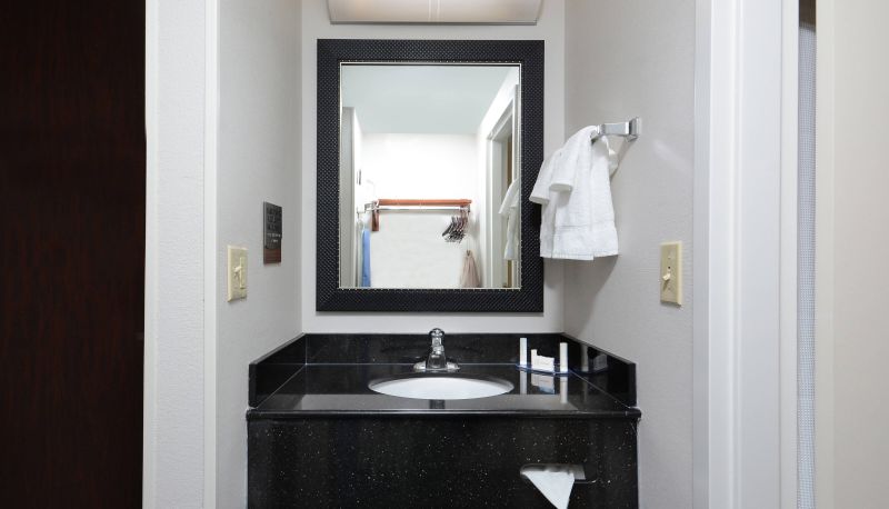 Camera - Fairfield Inn and Suites by Marriott Charlottesville North