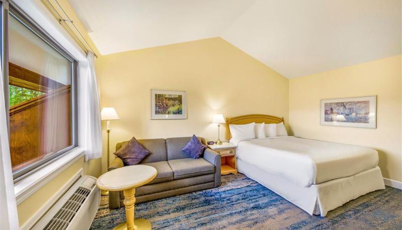 Zimmer - Kootenay Lakeview Resort  BW Signature Collection