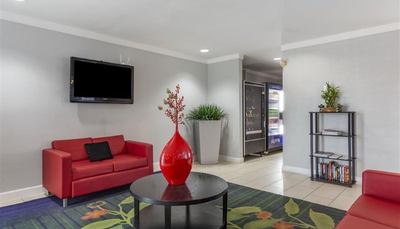 Lobby - Quality Inn Fayetteville near Fort Bragg