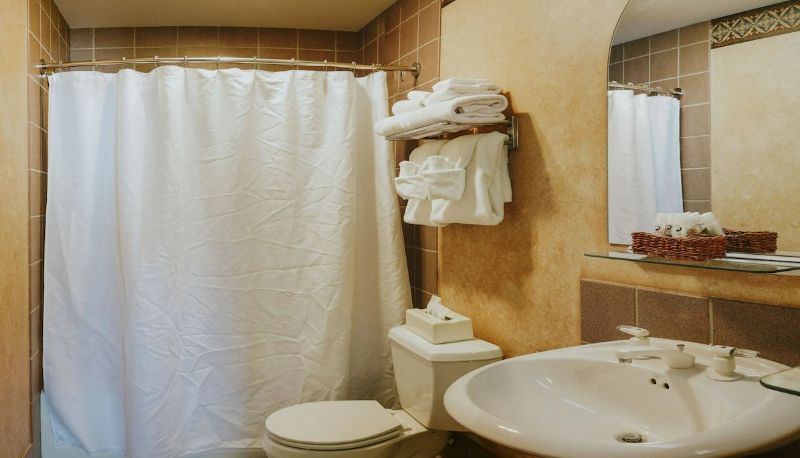 Room - Shoshone Condominium Hotel.